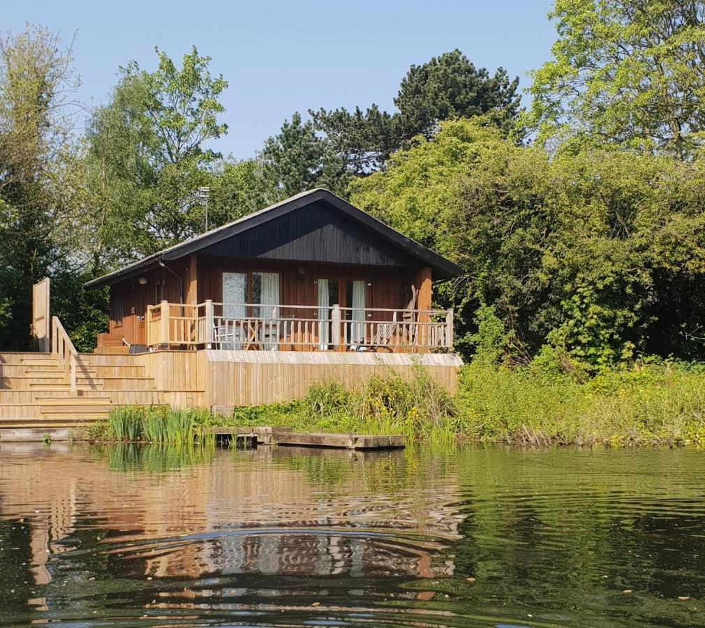Holly Lodge 12 Hot Tub York Extérieur photo