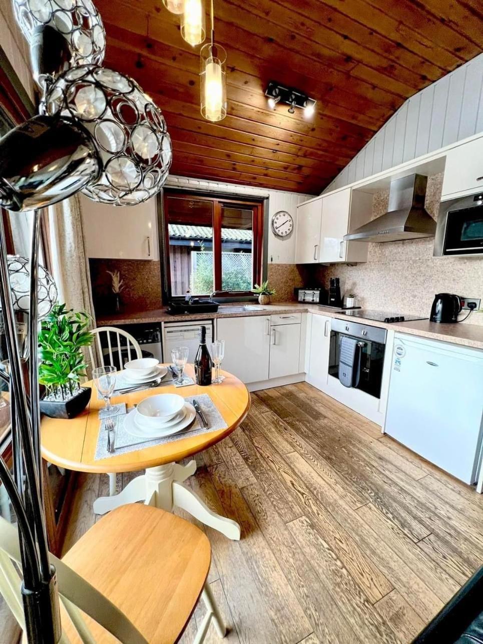 Holly Lodge 12 Hot Tub York Extérieur photo