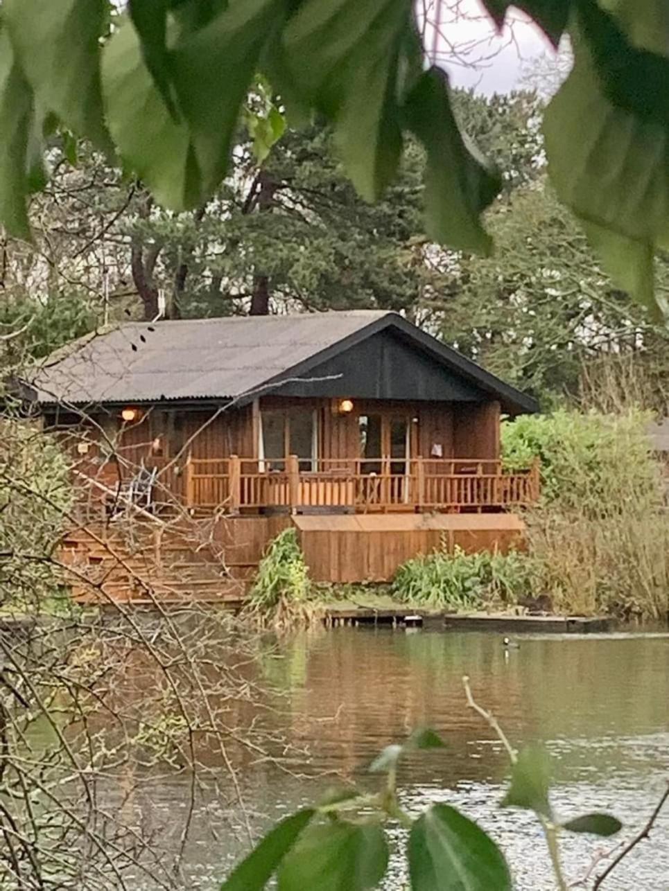 Holly Lodge 12 Hot Tub York Extérieur photo